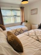 Newly renovated Lindeburgh Retreat, 2BR Apartment