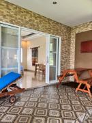 Beachside Escape in Kedungu Calm Room Close to Surf Break