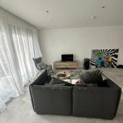 Bright Modern 2 bedroom Flat with Balcony Near Shoreditch