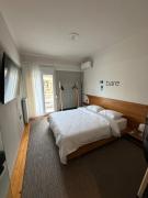 Vintage Chic Apartment 3 from the Metro