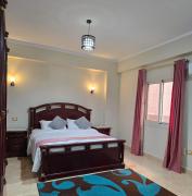 شقة مفروشة بفيلا مميزه للإيجار بالتجمع الاول