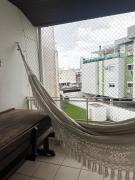 Apê à beira-mar aconchegante com sacada gourmet