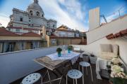 Duplex with terrace in Alfama, Central Lisbon