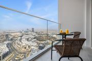 Cozy Studio with 31st Floor Miracle Garden View