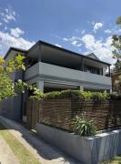 Manly Modern 3 Bedroom Home - Upper Duplex