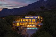 At Altitude - Cape Town, Large home, Pool, Beautiful Views