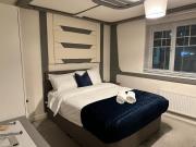 Spacious Luxurious Serviced Accommodation 5
