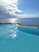 Villa Patty with infinity pool in front of the sea, parking and wifi