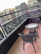 Modern Studio Stay at Pureaura Staycation, Greater Noida