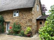 Beautiful Thatched Cottage with Piano