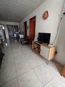 Casa a 600 metros do mar, simples e completa