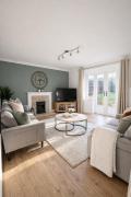 Champflower House- Sleeps 7- Driveway Parking, Contractors, Fast Wifi and Smart TV