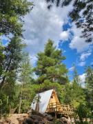 Bungalow con vista y bajada privada al río, tinaja y camas de cuarzo
