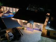 Moderna Casa con acceso a piscina con jacuzzi y generador electrico automatico