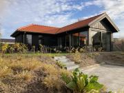 4-person chalet La Casita by the water with parking space