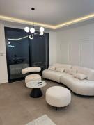 Yellow Diamond Center Free Parking