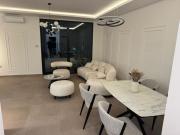 Yellow Diamond Center Free Parking