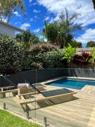 Holiday Home at Sunshine with Pets and HEATED POOL