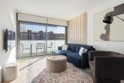 Quiet modern 2 bed apartment with Balcony, Pool and Free Parking