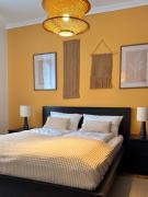 Great Forest, Free Parking - Rest & Nest Chic