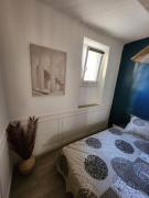 Au centre de Sanary, à 50m du port dans une magnifique rue pietonne