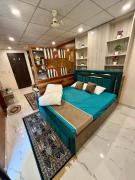 Cozy Private Studio with Free Parking Near City Center