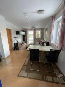 Charmante Ferienwohnung in Wimpassing Friedburg, Erdgeschoss mit großzügigen Garten