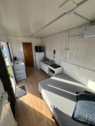 Moderno Studio Container com jardim e próx à praia