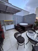 Cobertura flat com excelente área externa e jacuzzi