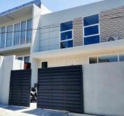 Villa kayu manis batu