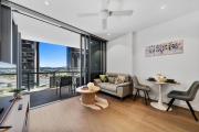 New Private Apt in Queens Wharf lv12