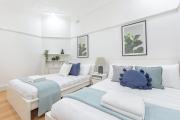 Comfortable Double Room with 2 Beds in Eastwood - Shared Bathroom and Kitchen