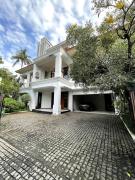 Large Garden Oasis Home in Kemang
