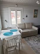 Saunamökki järven rannalla