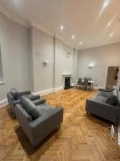 Elegant 3 Bed Penthouse - Relaxing & Spacious Stay