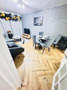 Luxury Stylish 2-Bed Apart with Office Pvt Entrance and Free Parking