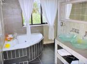 Charming Grimaud summer house pool garden