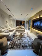 شقه ارضي بحديقه خاصه