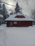 Cabana din padure si casutele din copac Belis