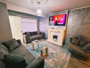 Amazing Spacious 3BDR Home Near LFC Stadium