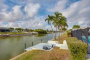 Fishing Dock and Pool Waterfront Cape Coral Retreat