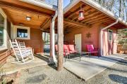 Lake Escape in South Carolina Dock and Patio!