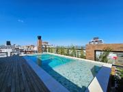 Apto decorado com 2 quartos e piscina no rooftop