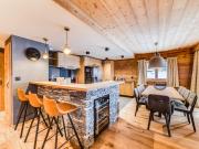 Appartement rénové proche pistes, 3 chambres, parking couvert - FR-1-862-10