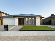 Brand New 5 Bedroom Retreat 3 bathrooms Manor Lakes