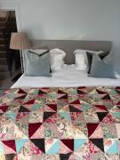 Beautiful Victorian house within few stops of London