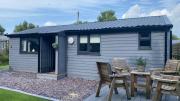 2 bedroom modern cabin near snowdonia national park