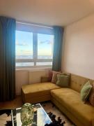 Stunning 1-Bedroom Flat in Kennington with City Views