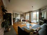 Bright apartment - canal view