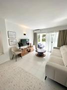 2 bedroom apt walking distance to the beach